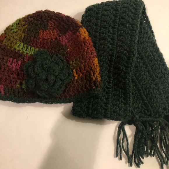 Girls Hat set Beautiful Colors with a Green Dark Green Trim and Flower Size 2-6 - Picture 2 of 4